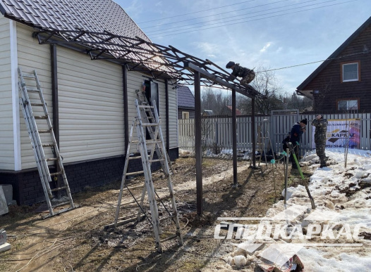 Навес из поликарбонта к дому | Примыкающий навес из поликарбоната над входом в дом №41 - фото 1369